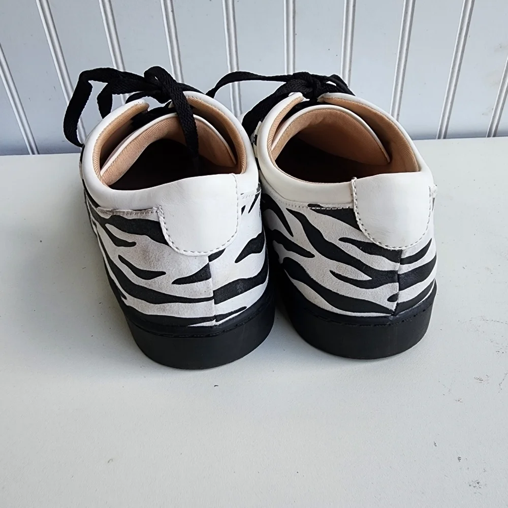 JOURNEE COLLECTION Womens Black White Taschi Cap Toe Platform Sneakers Shoes 8.5